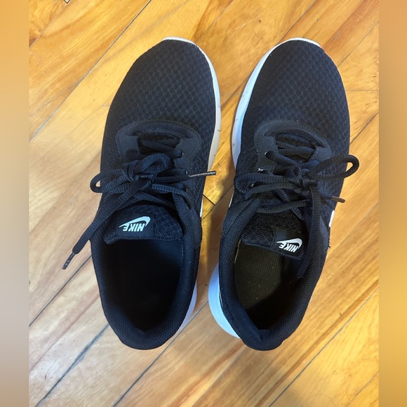 Nike Tanjun Runners COPY - Picture 3 of 8